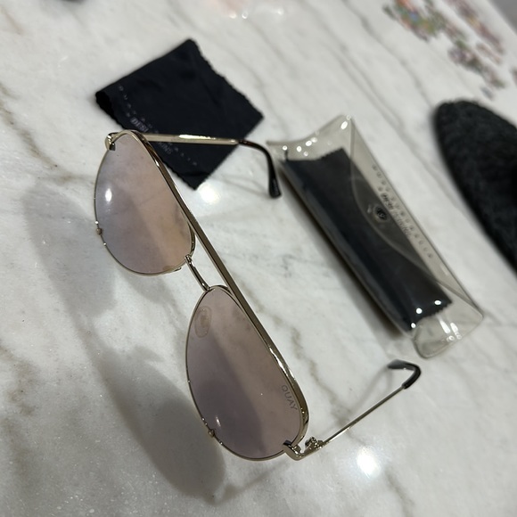 Quay Australia X Desi Perkins High Keys Gold - Picture 2 of 3